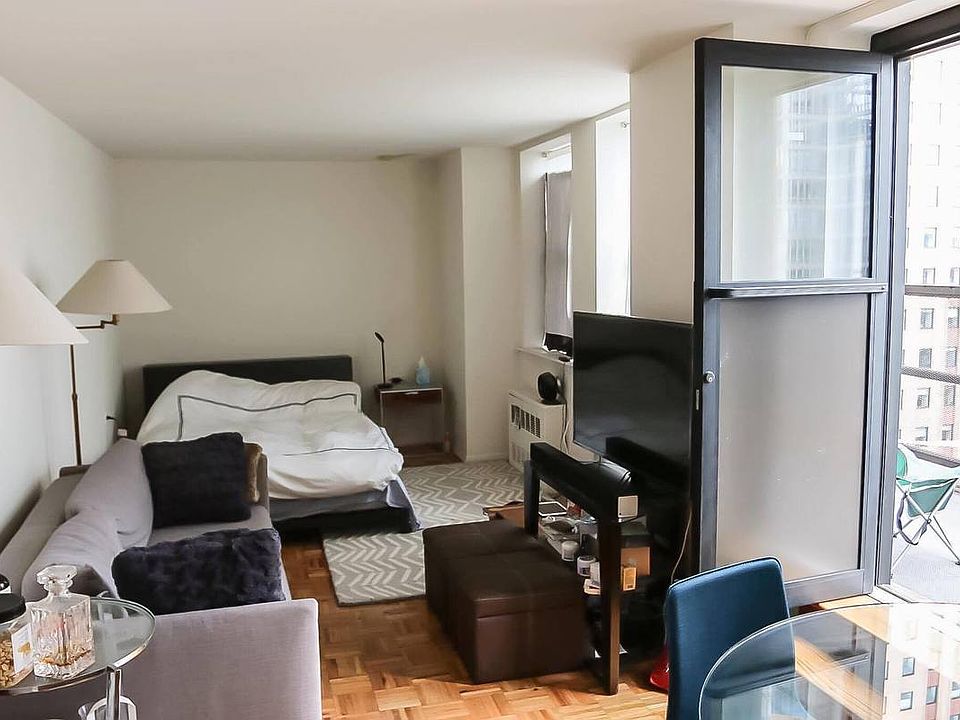2nd image of 254 W 51st St APT 16G