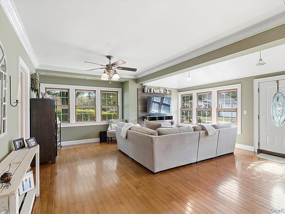 4th image of 2063 Walnut Street