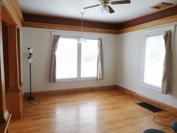 3rd image of 214 Elm St