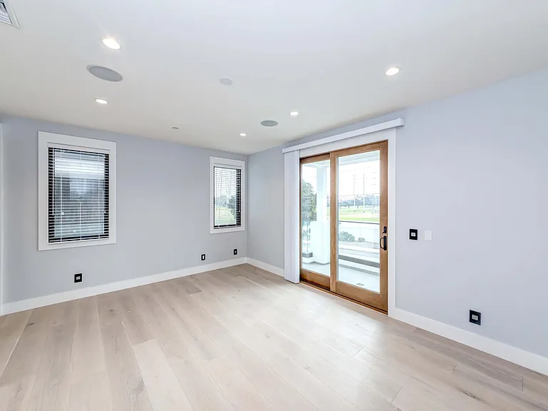 18538 Amie Ave — Photo 14