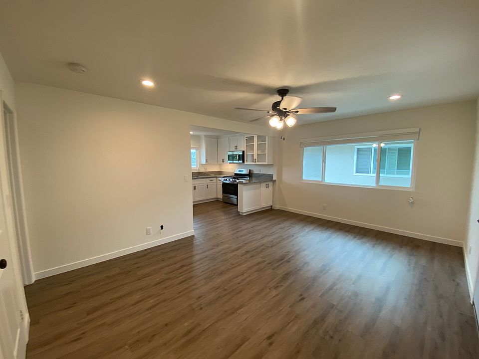 Spacious living room