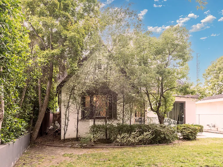 307 S La Peer Dr — Photo 27