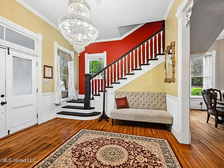 102 W Myrtle St — Photo 10