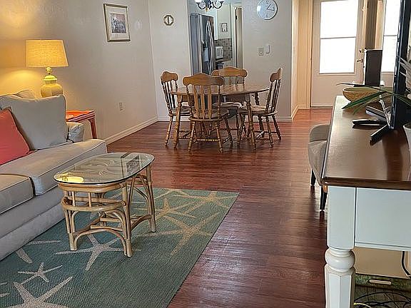 5th image of 110 E Glassboro Ct APT 4A