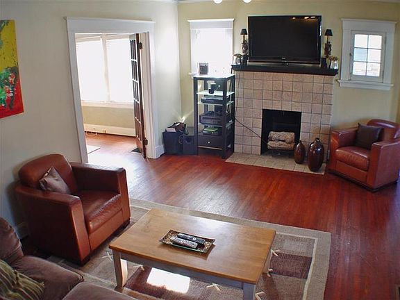 3rd image of 4214 Franklin Ave