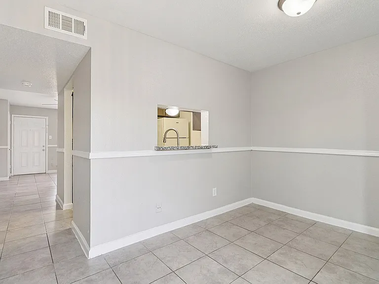20-web-or-mls-Dumfries Dr Unit 410-S2802-005