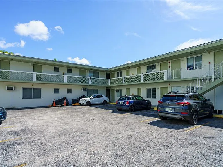 260 Navarre Ave #9 — Photo 2