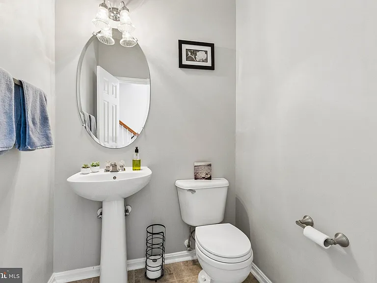 12047 Kemps Landing Cir — Photo 9