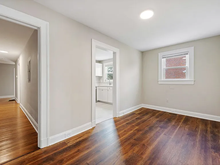 215 W Geer St — Photo 6