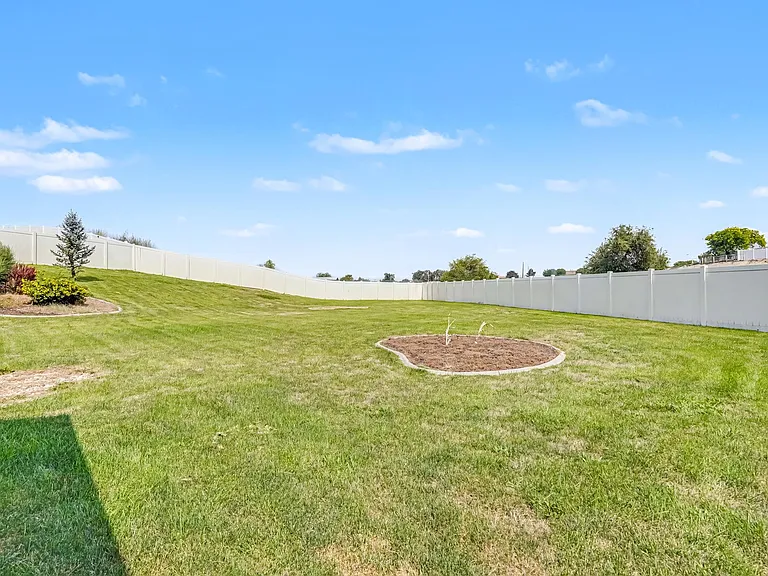 2040 Kelly Dr — Photo 30