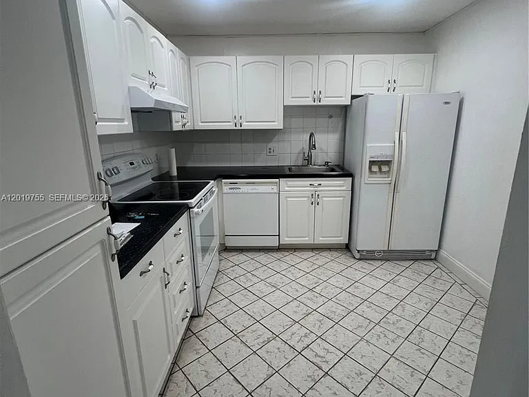 2801 NE 183rd St #405W — Photo 5