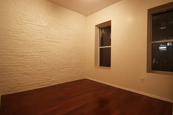 Rented by New York Realty Minimax Inc | media 2