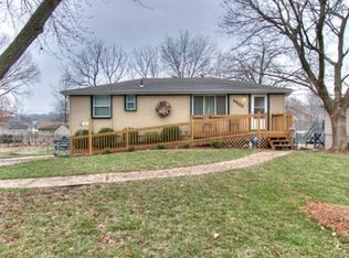 6900 N Hickory St, Kansas City, MO 64118