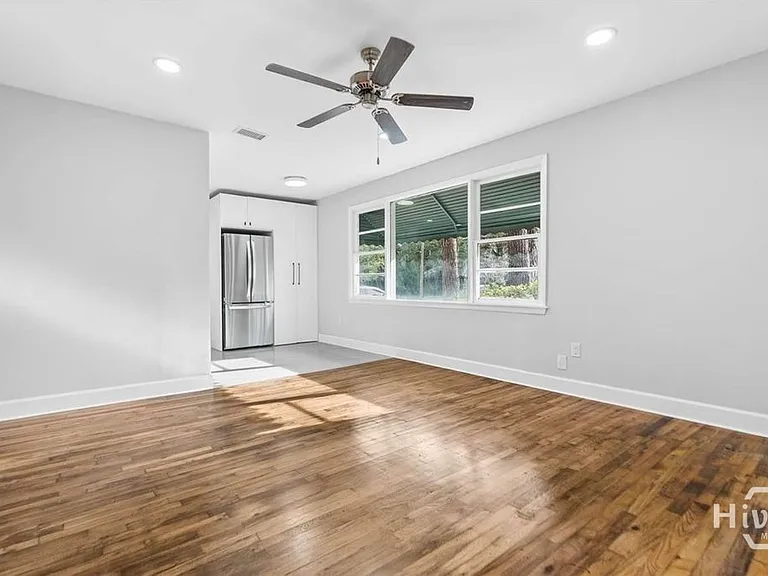 2102 Auburn St — Photo 5