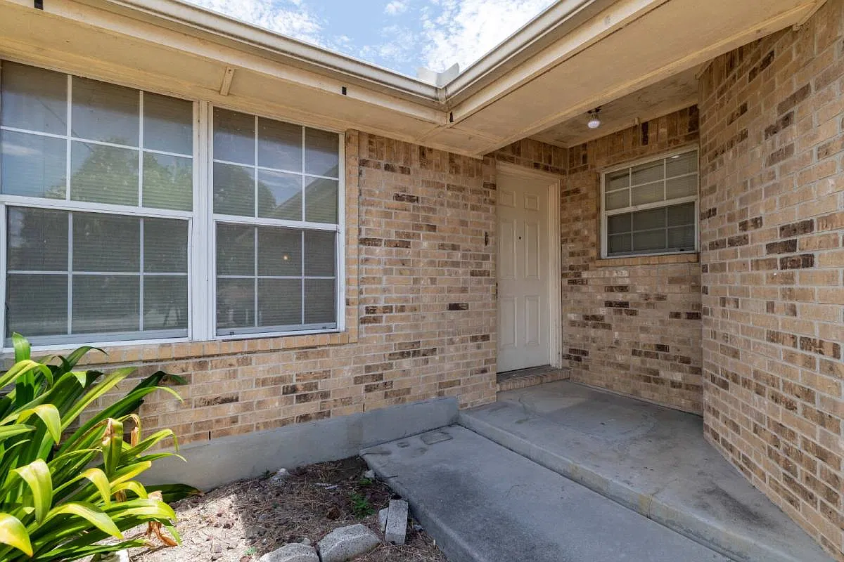 2740 Maple Tree Rd — Photo 1