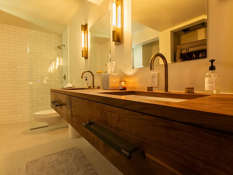 En Suite Bathroom North