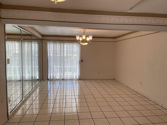 4th image of 307 Hickok Ct