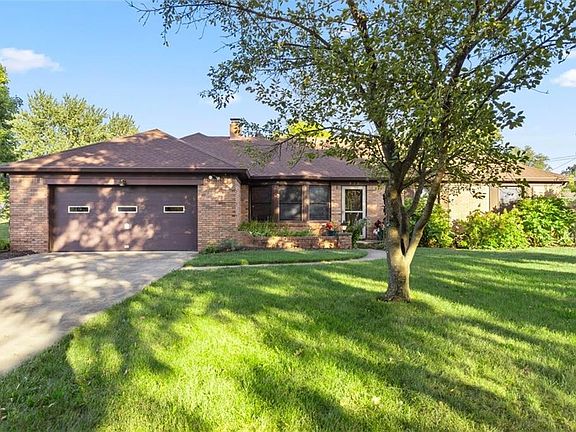 3rd image of 837 Beaumont Ct