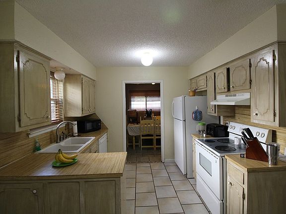 2nd image of 1712 E 56th St