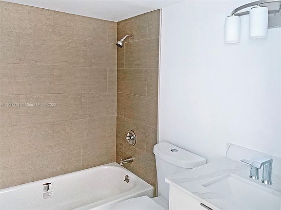 5th image of 1251 NE 108th St APT 407