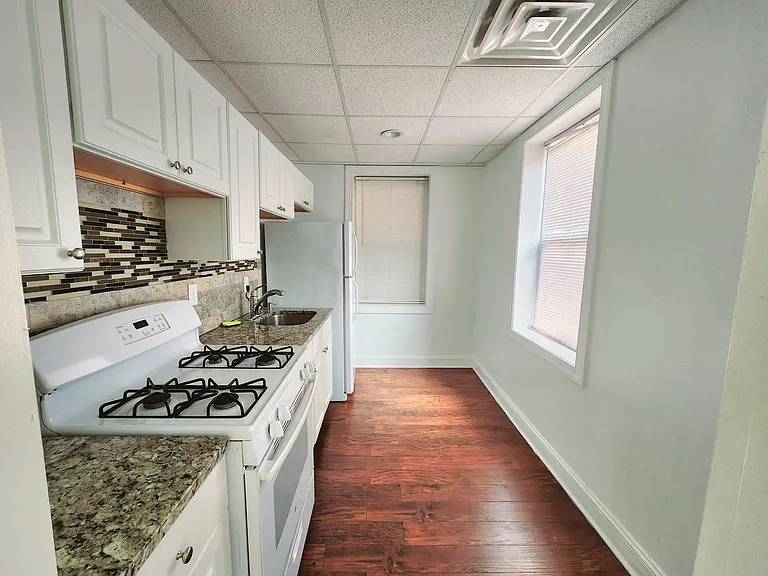 280 Washington Ave #5 — Photo 6