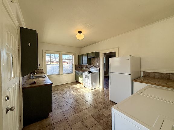 5th image of 834 Malvern Ave