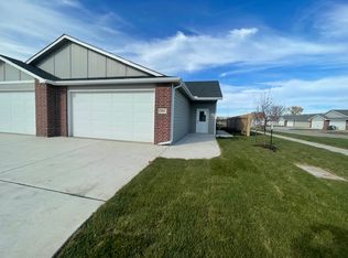 3803 S Bluelake Ct, Wichita, KS 67215