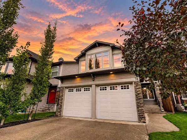 74 W Autumn Cir SE, Calgary, AB T3M 0J7
