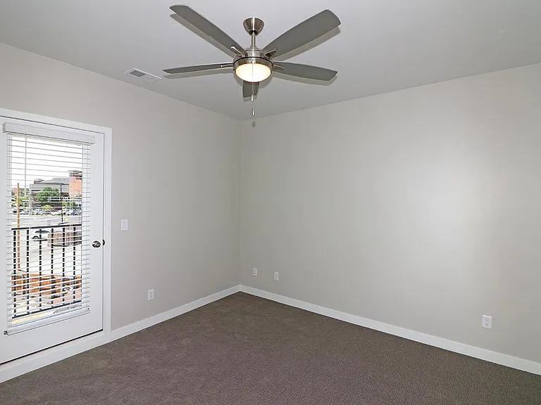 1030 Belford Ave — Photo 21