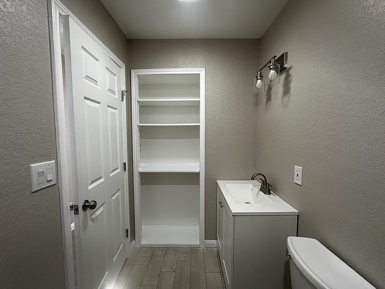 8426 Glen Ct — Photo 31