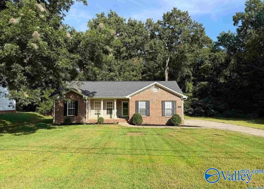 3 bed, 2.0 bath, 1300 sqft, $1,750 — Photo 1