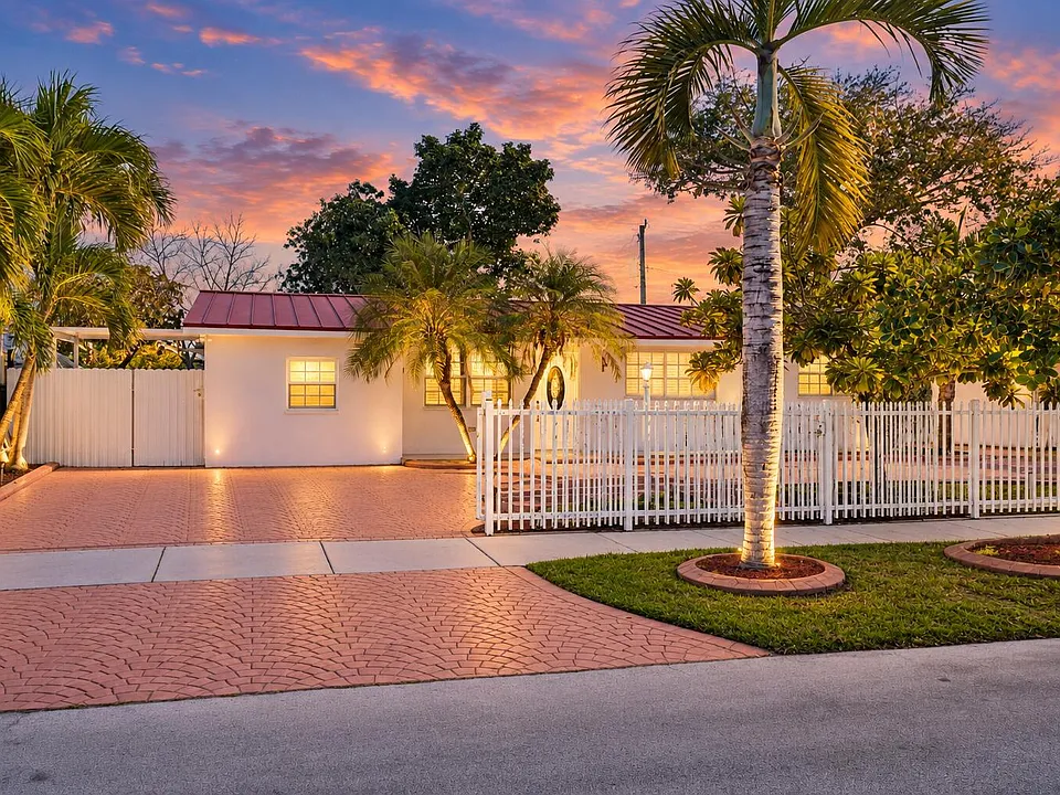 3435 SW 104th Ct