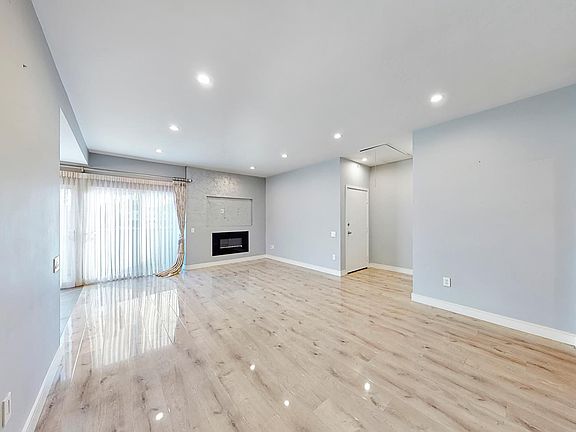 3rd image of 5534 Sylmar Ave APT 7