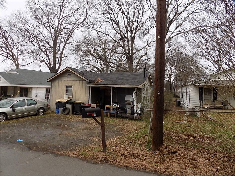 2nd image of 11 Clover St SW