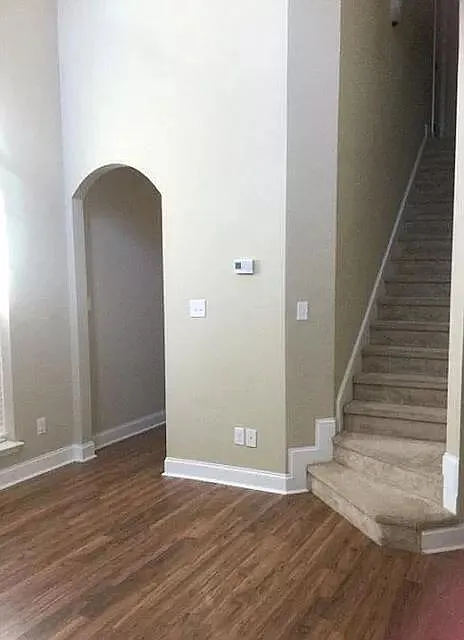 3 bed, 2.5 bath, 1948 sqft, $1,600 — Photo 2
