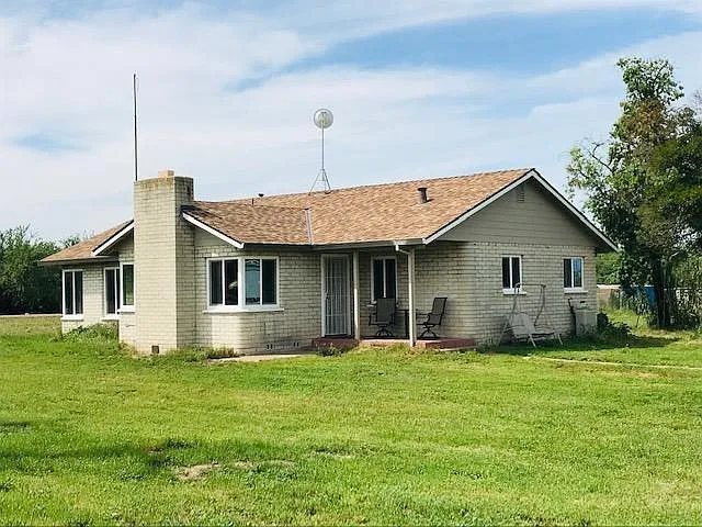 8724 E Buchanan Hollow Rd photo 1