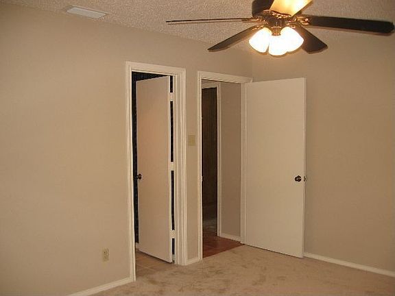 3rd image of 2609 Silverthorne Dr
