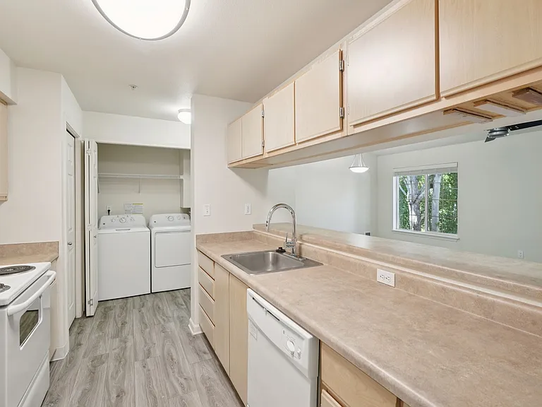 Oak Tree Apartments — Photo 79