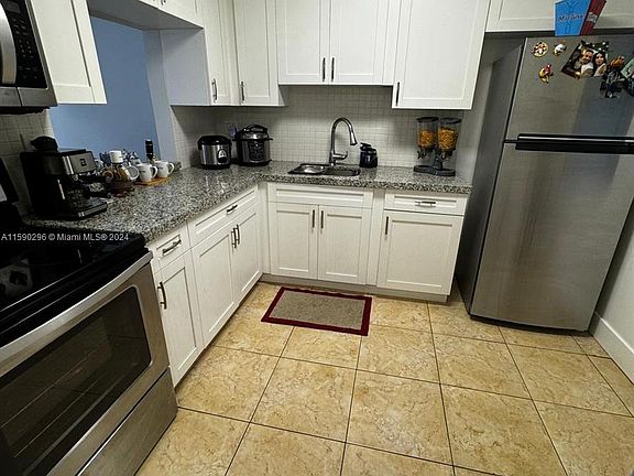 4th image of 461 NW 107th Ave APT 106