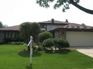 8125 Farmingdale Dr, Darien, IL 60561