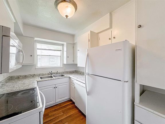3rd image of 4537 Dakota St #4
