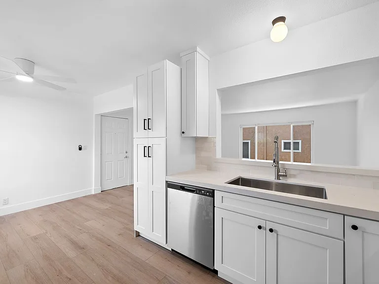 402 Corto Ln — Photo 6