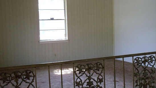 4th image of 811 Dixon Dr