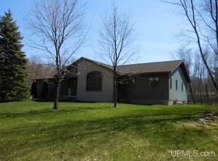 144 N Sunset Beach Dr, Manistique, MI 49854