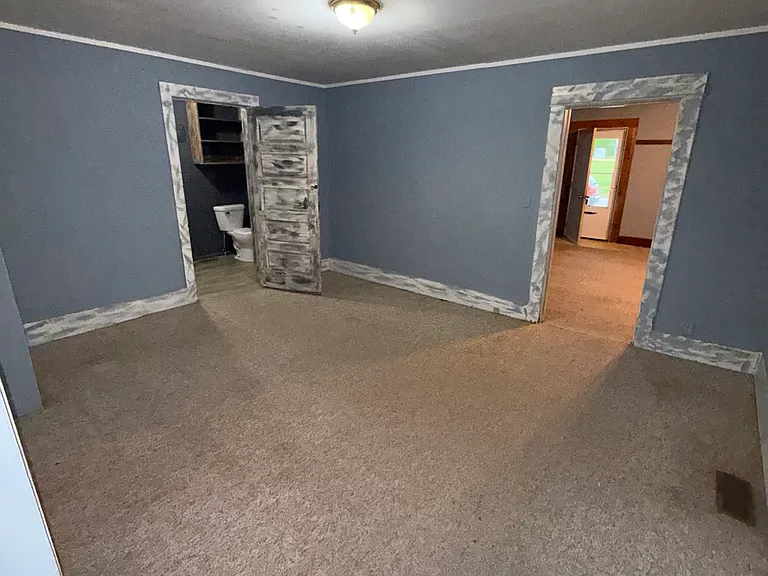 564 S Court St — Photo 15