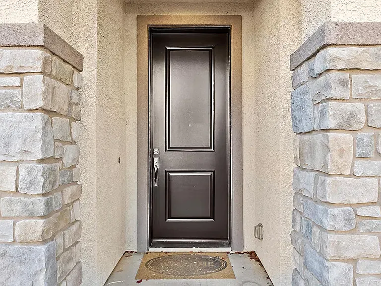 5 bed, 2527 sqft, $4,300 — Photo 2
