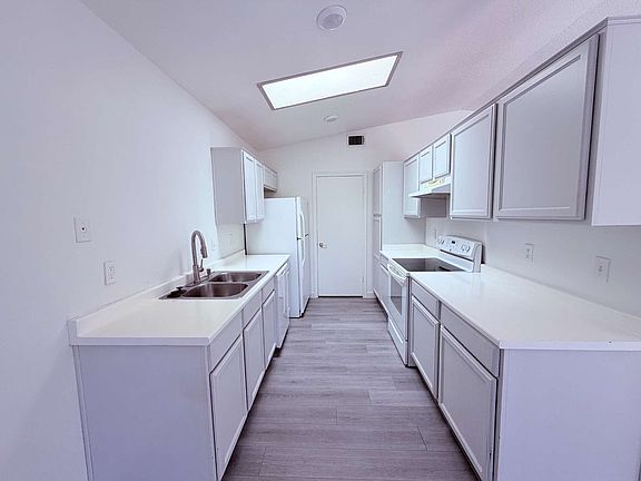 5th image of 2705 W Estrella Dr