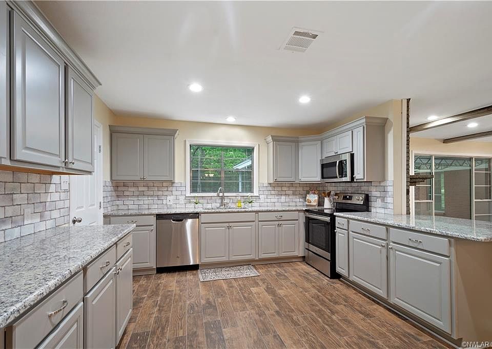 1st image of 22 Lake Forest Hls