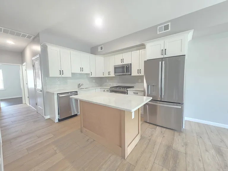 212-214 S 2nd St #2 — Photo 2