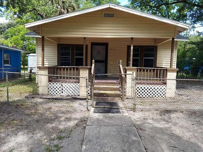 2610 Henrietta St — Photo 1